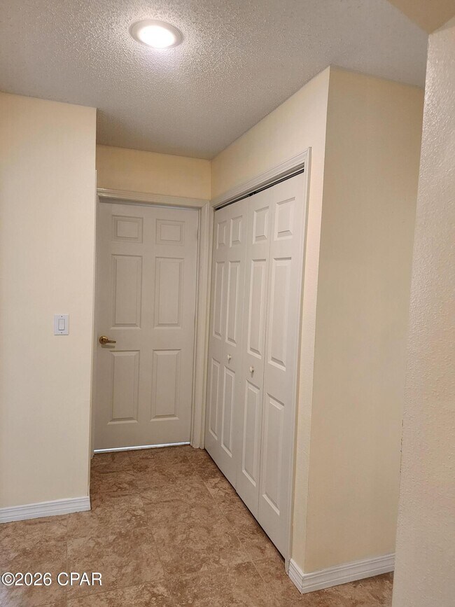 Building Photo - 226 Summerwood Dr