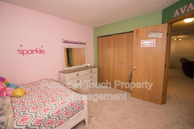 Building Photo - 1060 41st Ave W