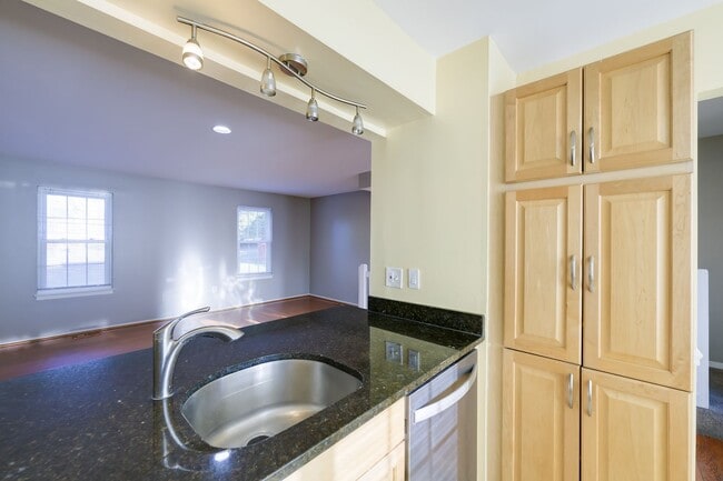 Building Photo - Beautiful Townhome Near Gunner's Lake in Germantown