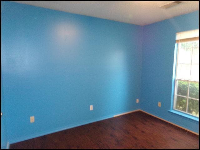 Building Photo - 2301 Lakeshore Dr