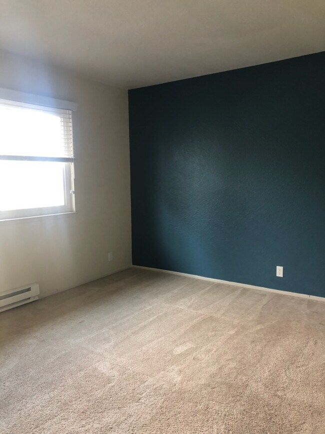 Building Photo - 850 Apricot Ave