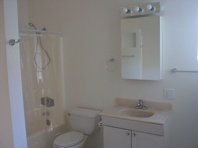 Building Photo - 3308 Tuk a Wile Dr