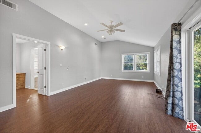 Building Photo - 914 El Paseo Rd