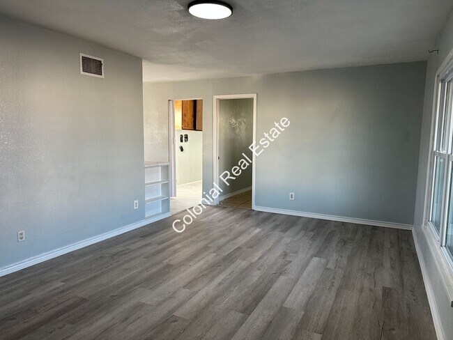Building Photo - 205 E Tierra Blanca Rd
