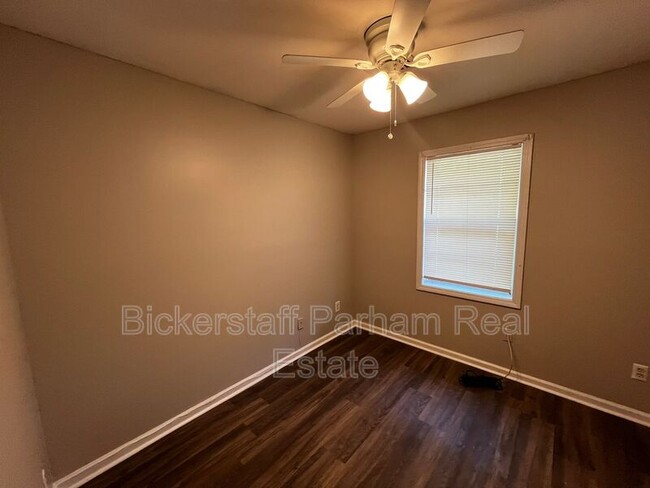 Building Photo - 5615 Buxton Dr