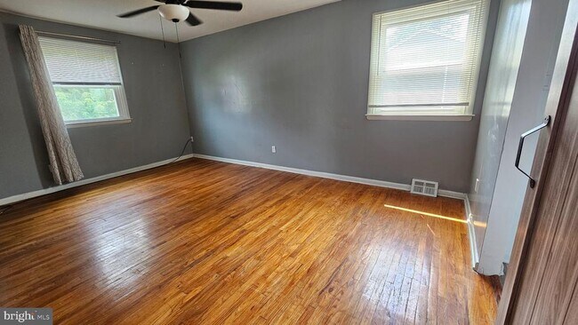 Building Photo - 328 Rees Dr