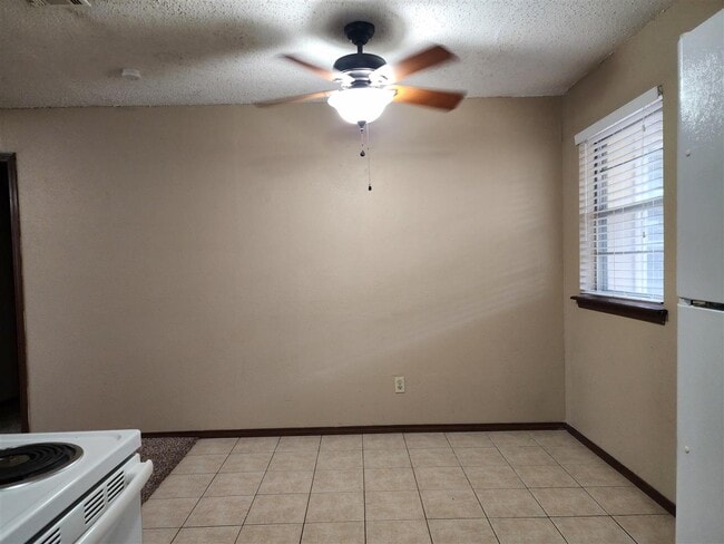 Building Photo - 7938 NW Crossland Cir