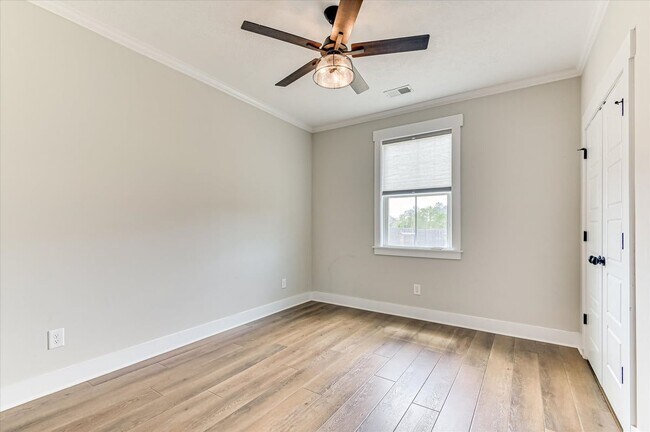 Building Photo - 419 Barrow Ln