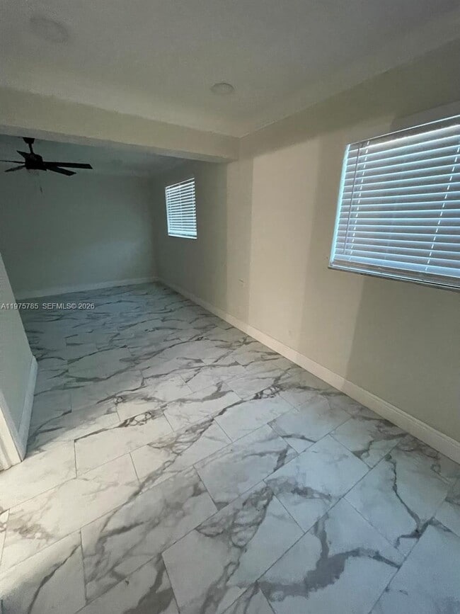 Building Photo - 365 NW 4th Ct