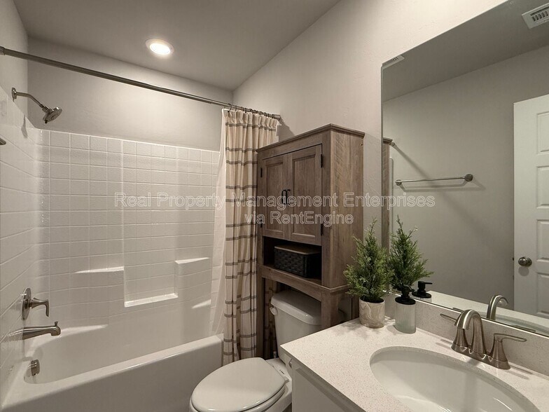Building Photo - 4612 Prominence Dr