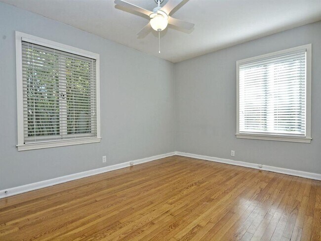 Building Photo - 2600 Twin Oaks Dr