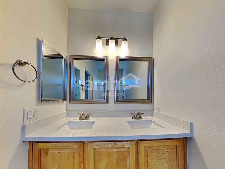 Building Photo - 2278 Laramine River Dr