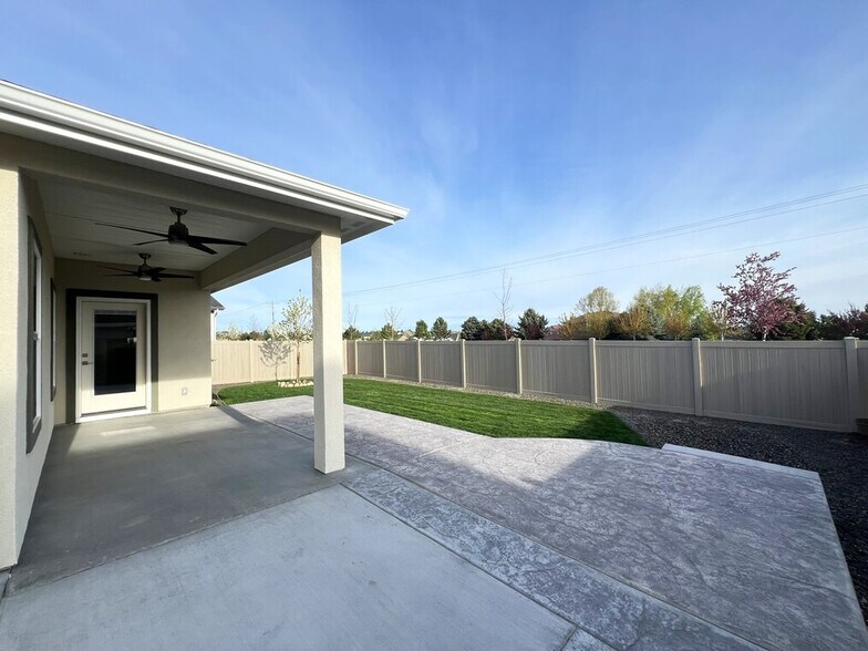 Building Photo - 2370 W Herron Ridge Dr