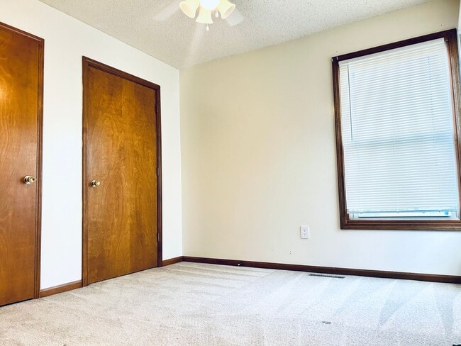 Building Photo - Convenient Location, Spacious Home