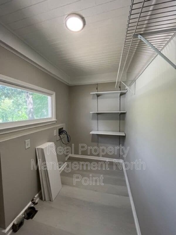 Building Photo - 456 Birney St NE