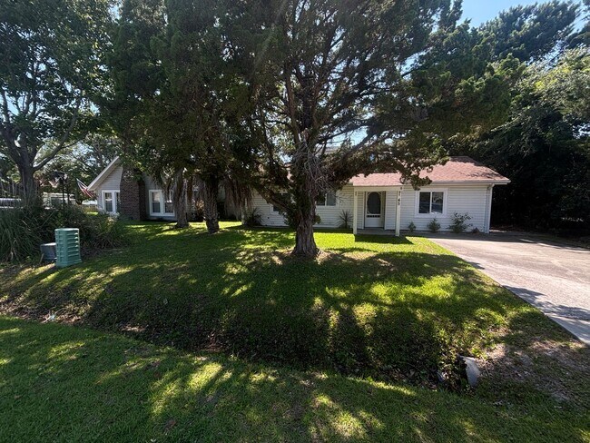 Building Photo - PET-FRIENDLY, THREE-BEDROOM IN SURFSIDE BEACH'S CAROPINES COMMUNITY IS AVAILABLE NOW!