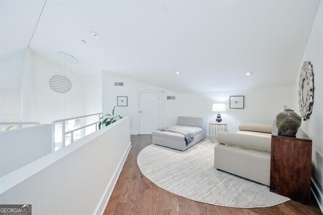 Building Photo - 625 Idlewood Dr NW