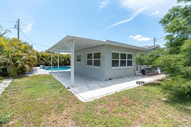 Building Photo - 8801 Sunlit Cove Dr NE