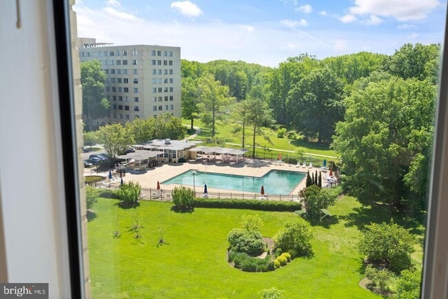 Building Photo - 6641 Wakefield Dr