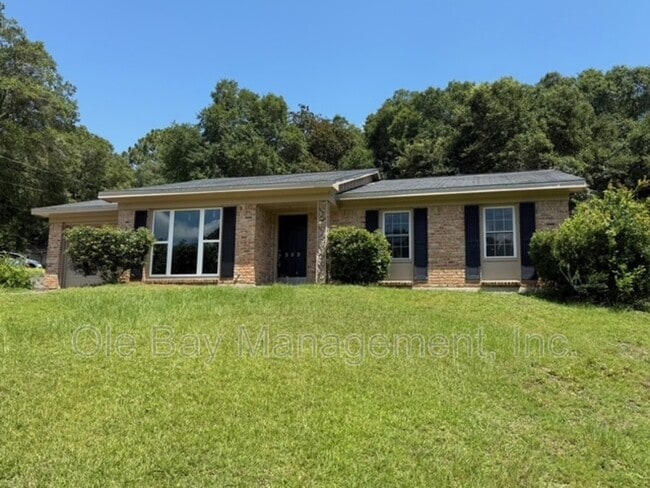 Primary Photo - 253 Vanderbilt Dr