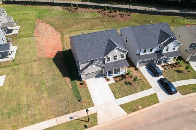 Building Photo - 5 Bed + 3 Bath Single Family Home in Charl...