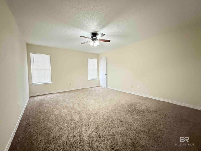 Building Photo - 233 Ridgewood Dr