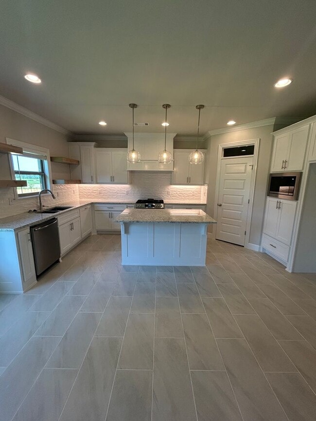Building Photo - Beautiful Bentonville Home! 4 Bedrooms, 2 ...