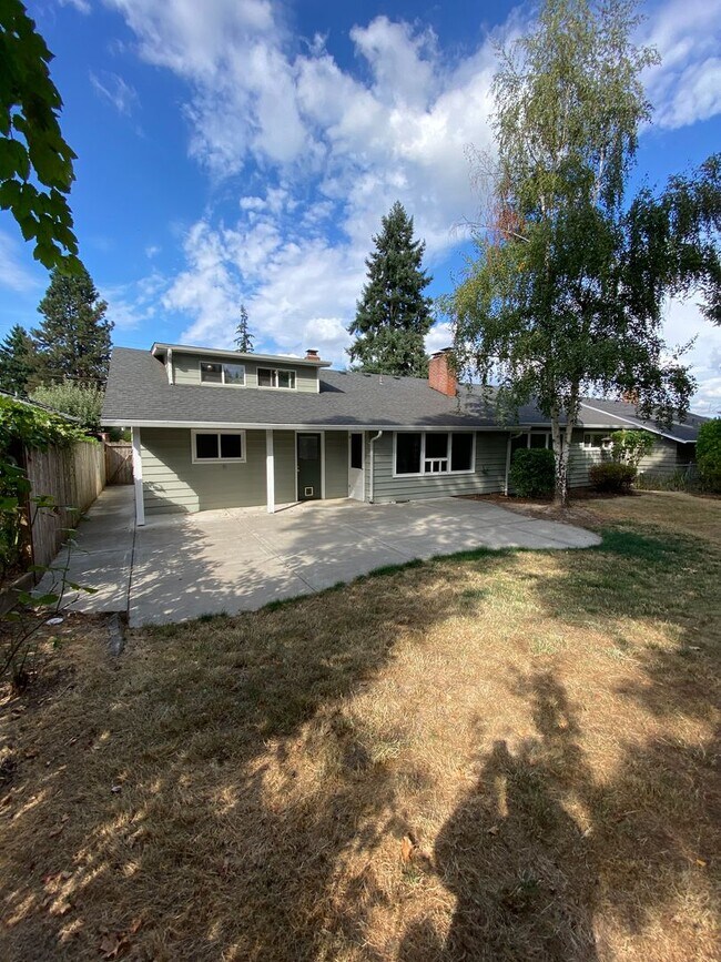 Building Photo - Stylish & Spacious 3-Bedroom Home in SE Sa...