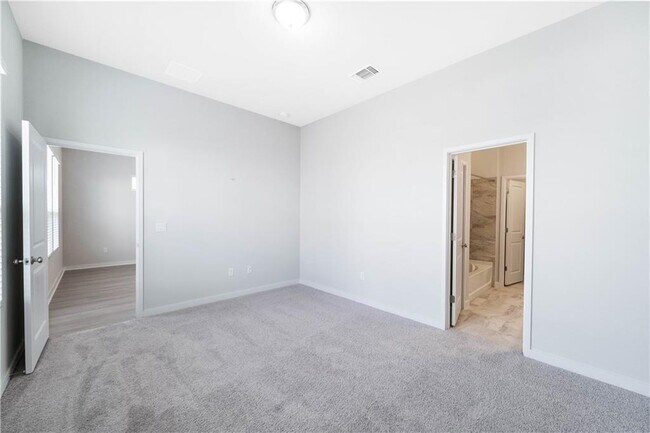 Building Photo - 15008 Forum Ave