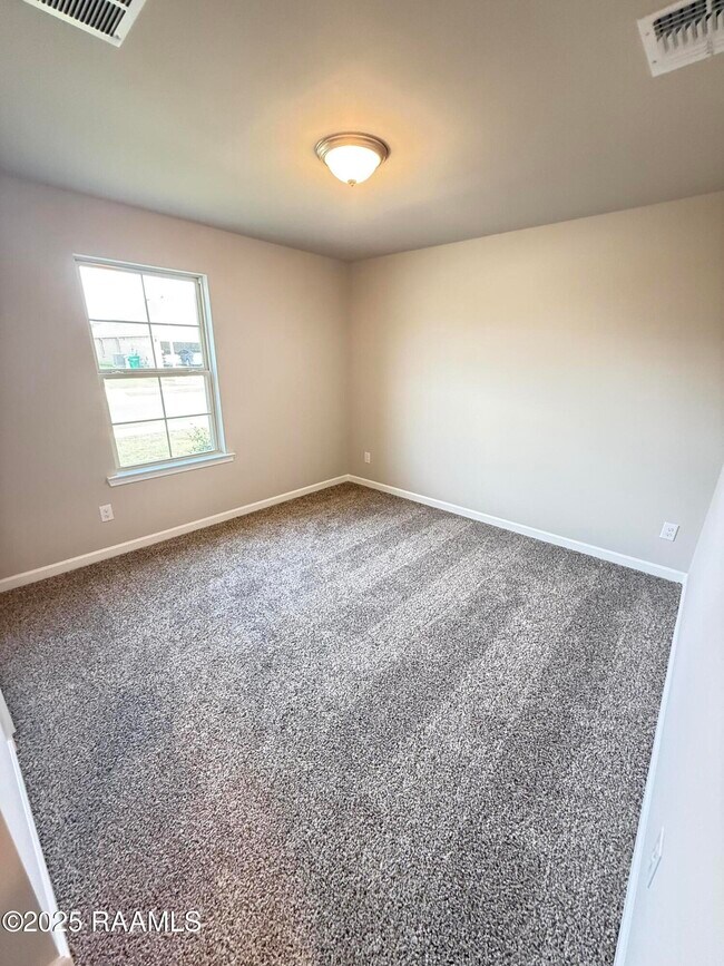 Building Photo - 112 Broussard Hl Dr