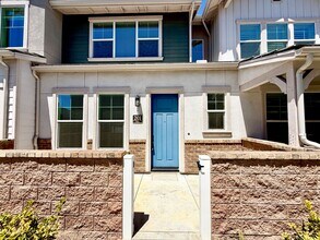 Building Photo - Charming 3bed 2.5 bath Simi Valley Home