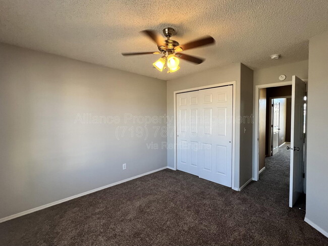 Building Photo - 212 Oxbow Dr