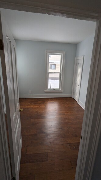 Building Photo - 322 W Maple St