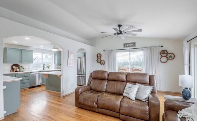 Building Photo - 16669 Rainier View Dr SE