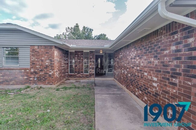 Building Photo - 1008 NW 7th Pl