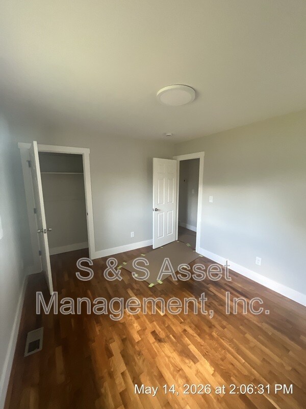 Building Photo - 4106 Stillwell Ave
