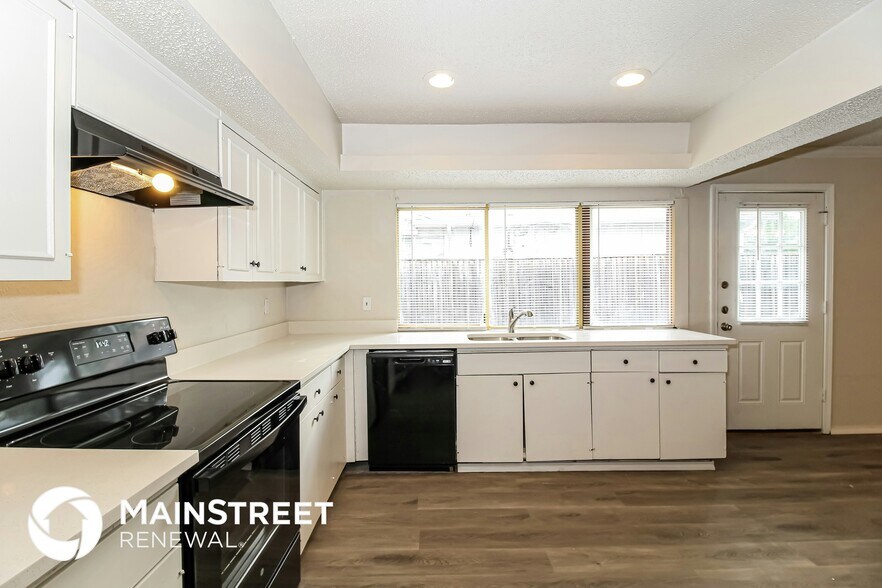 Building Photo - 1514 Carnation Dr