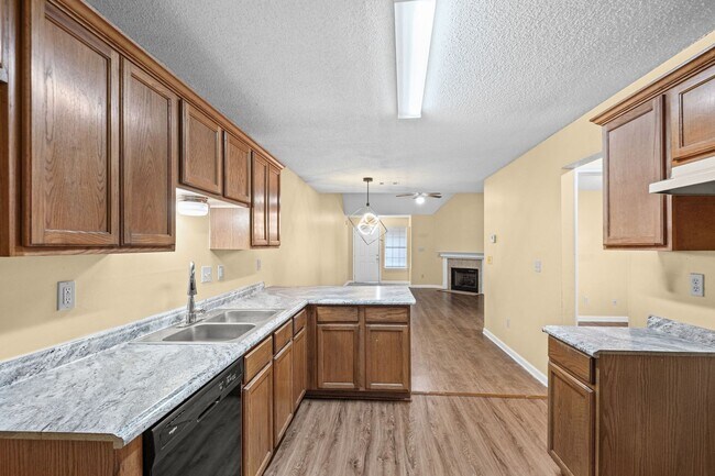 Building Photo - 7782 Shadowland Dr