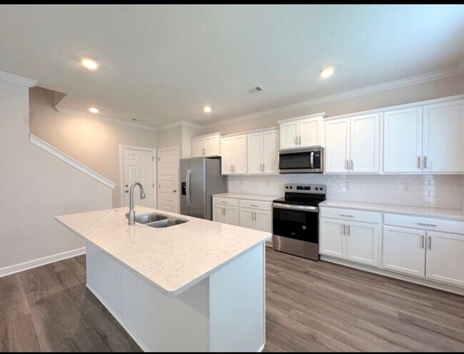 Building Photo - 1728 Windsor Hill Blvd