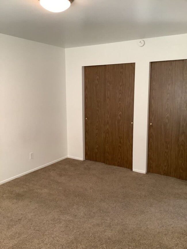 Building Photo - Spacious and bright 3-bedroom, 2-bathroom ...