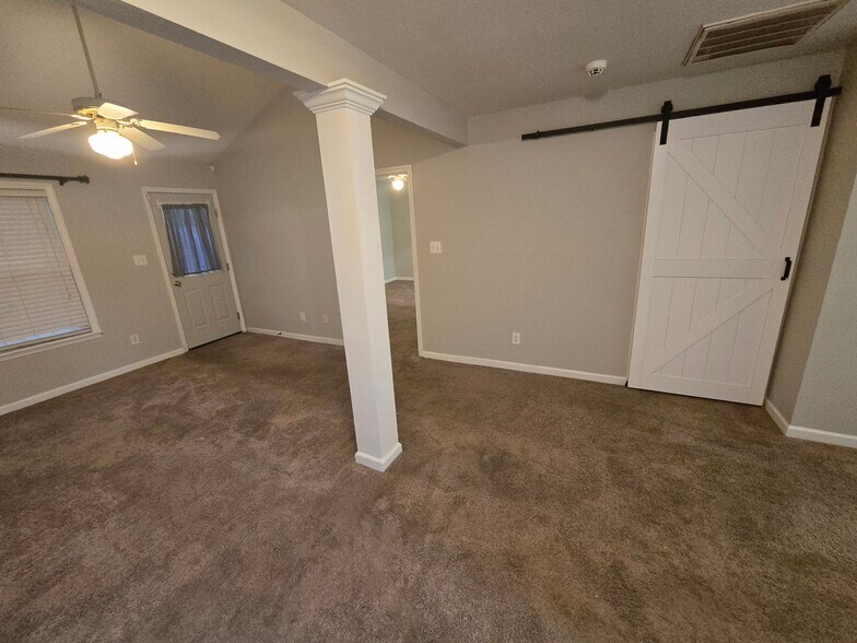 Building Photo - 3021 Brookhaven Way