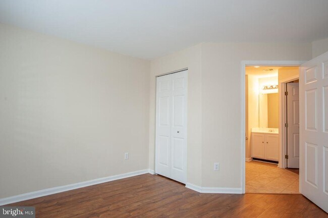 Building Photo - 7526 Coxton Ct
