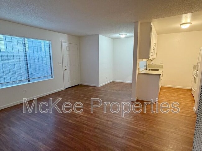 Building Photo - 3028 Juniper St