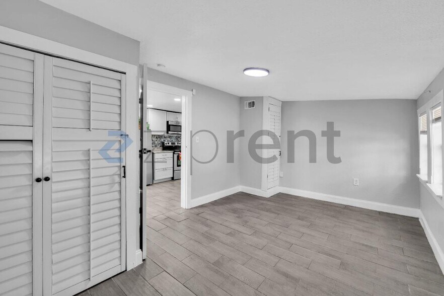 Building Photo - 9402 N 16th St