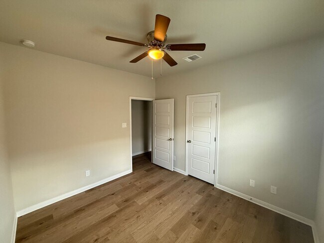 Building Photo - 3bd 2ba in Prime Location