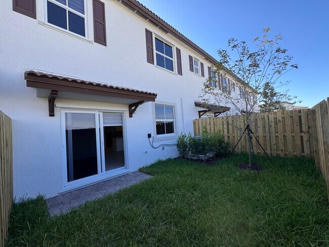 Building Photo - 2738 SE 24th Terrace