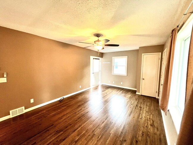 Building Photo - Single-Family Home Minutes from Saint Mary's!