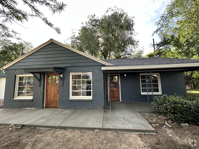 Building Photo - 1643 E Woodland Ave