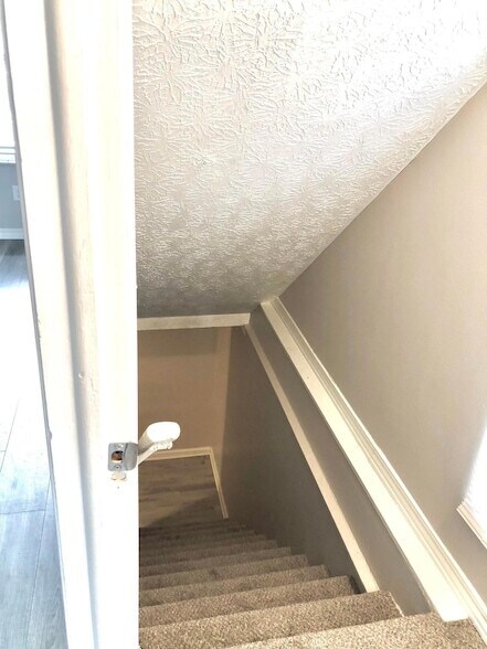 Building Photo - 5700 Crossing Ct