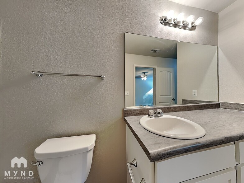 Building Photo - 9207 Pleasant Valley Dr